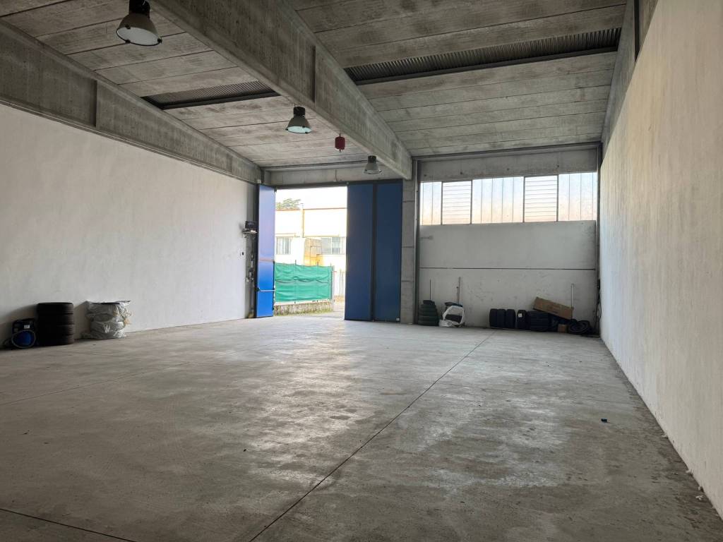 capannone in vendita a Lodi