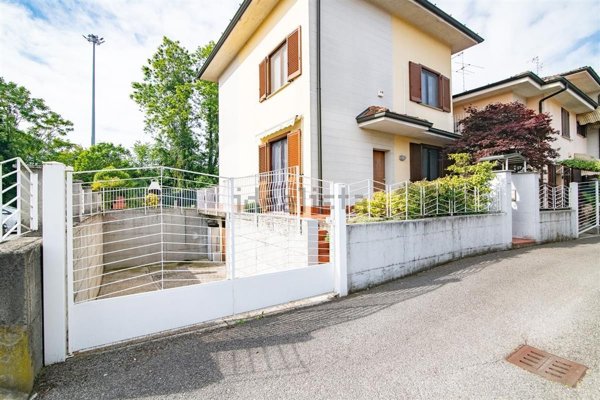 casa indipendente in vendita a Lodi in zona Fanfani