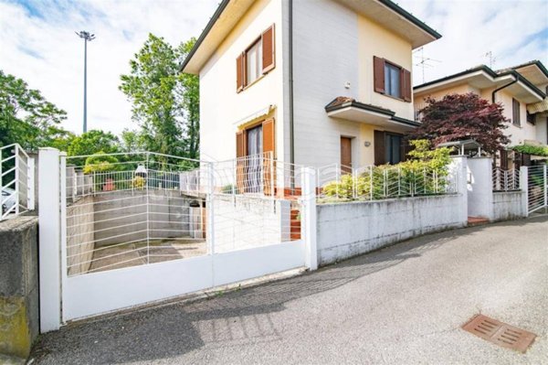 casa indipendente in vendita a Lodi in zona Fanfani