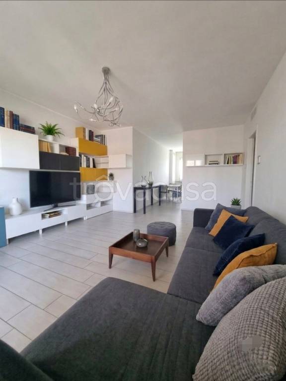 appartamento in vendita a Lodi in zona Viale Italia