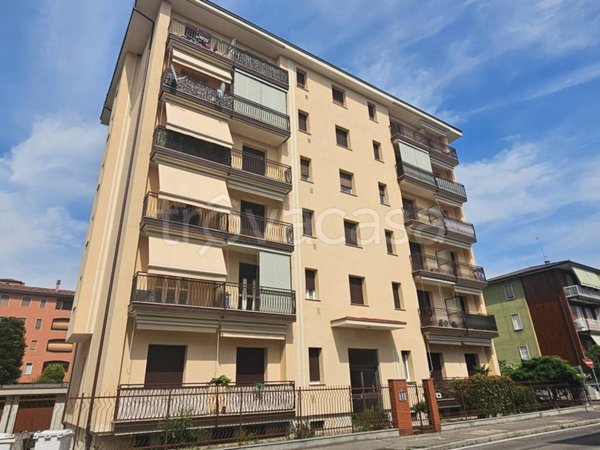 appartamento in vendita a Lodi in zona Città Bassa