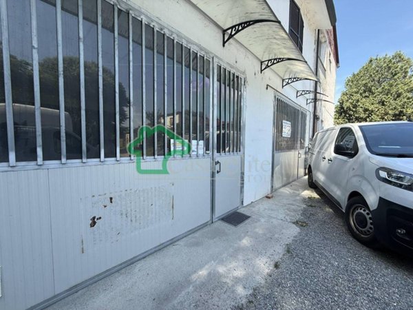 locale commerciale in vendita a Lodi in zona Via Campo di Marte