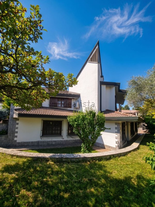 casa indipendente in vendita a Lodi in zona Piazza Albarola