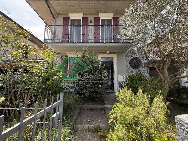 casa indipendente in vendita a Lodi in zona Martinetta