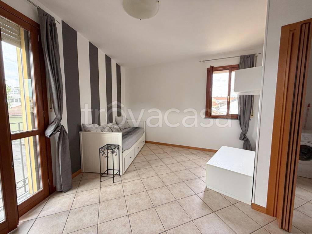 appartamento in vendita a Lodi in zona Città Bassa