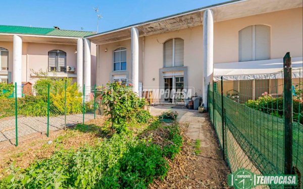 casa indipendente in vendita a Lodi in zona Martinetta