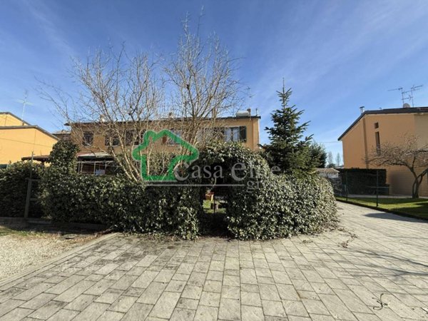 casa indipendente in vendita a Lodi in zona Via Campo di Marte