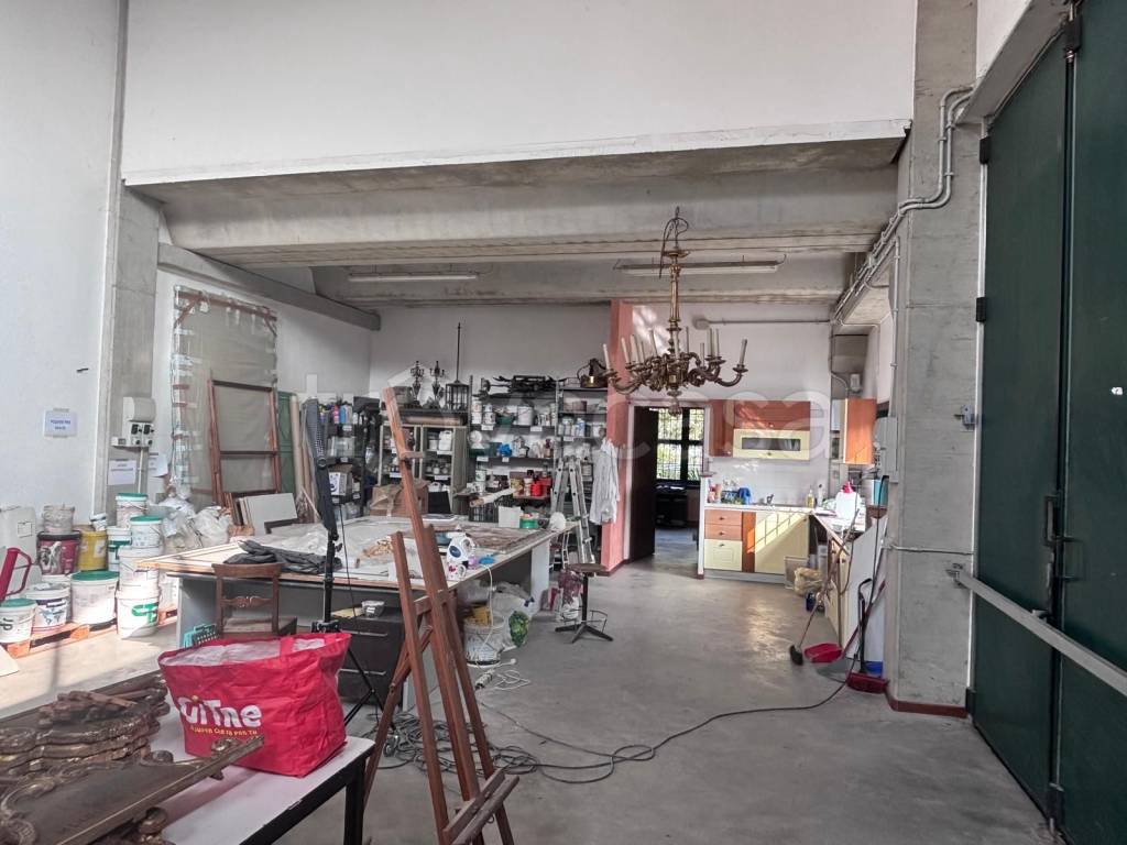 locale commerciale in vendita a Lodi
