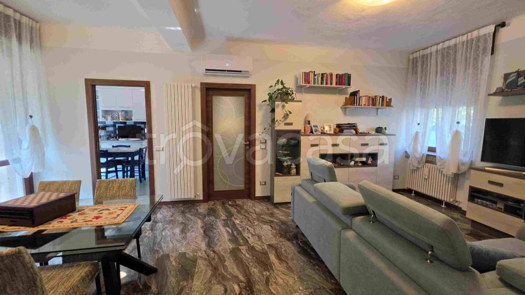 appartamento in vendita a Lodi in zona Fanfani