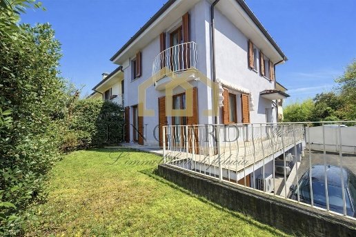 casa indipendente in vendita a Lodi in zona Fanfani
