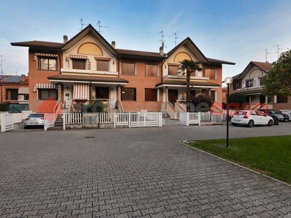 casa indipendente in vendita a Lodi in zona Paderno