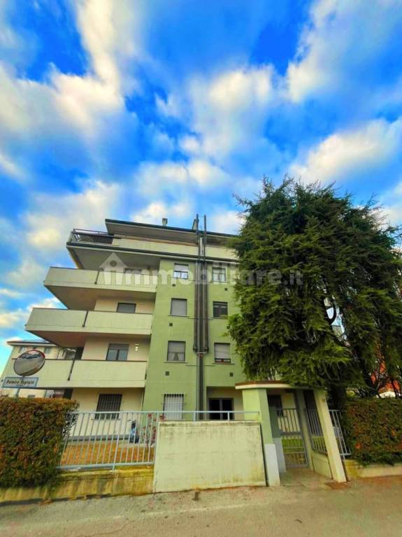 ufficio in vendita a Lodi in zona Fanfani