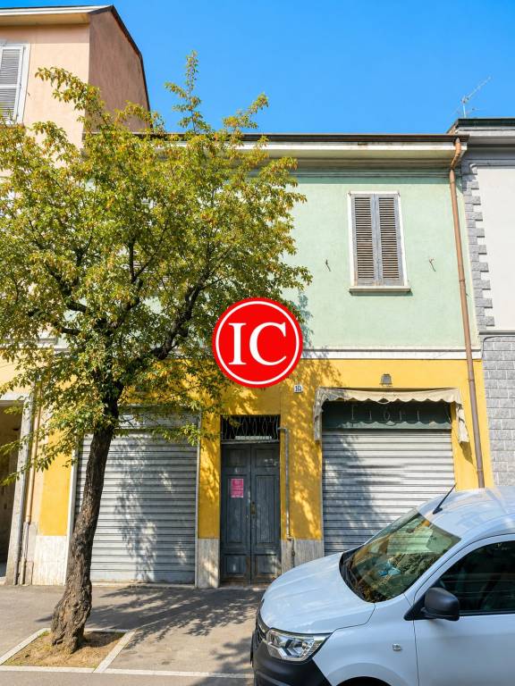 casa indipendente in vendita a Lodi in zona Città Bassa