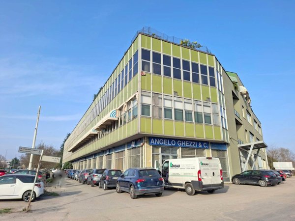 ufficio in vendita a Lodi in zona Paderno