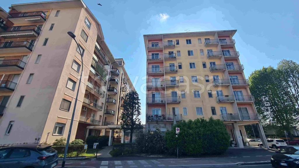 appartamento in vendita a Lodi in zona Fanfani