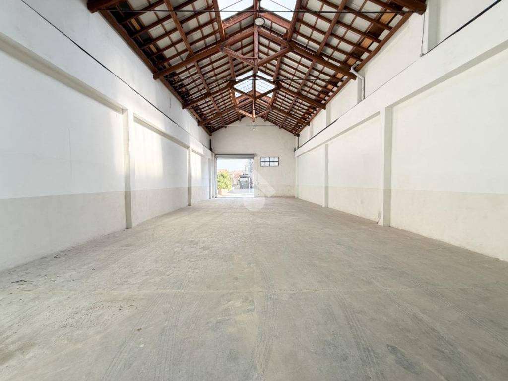 locale commerciale in vendita a Lodi in zona Centro Storico