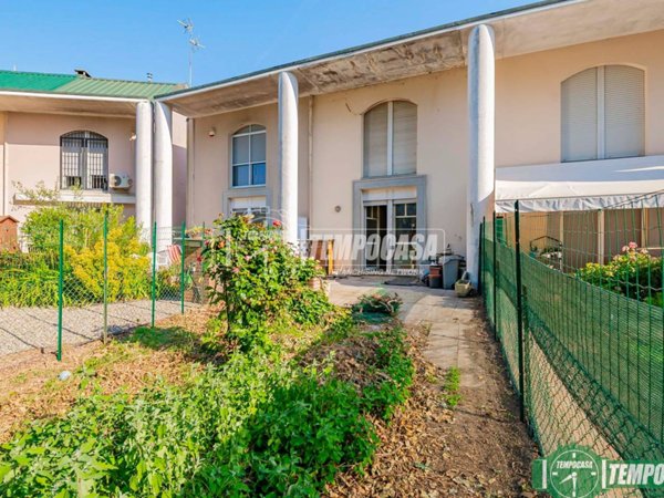 casa indipendente in vendita a Lodi in zona Martinetta