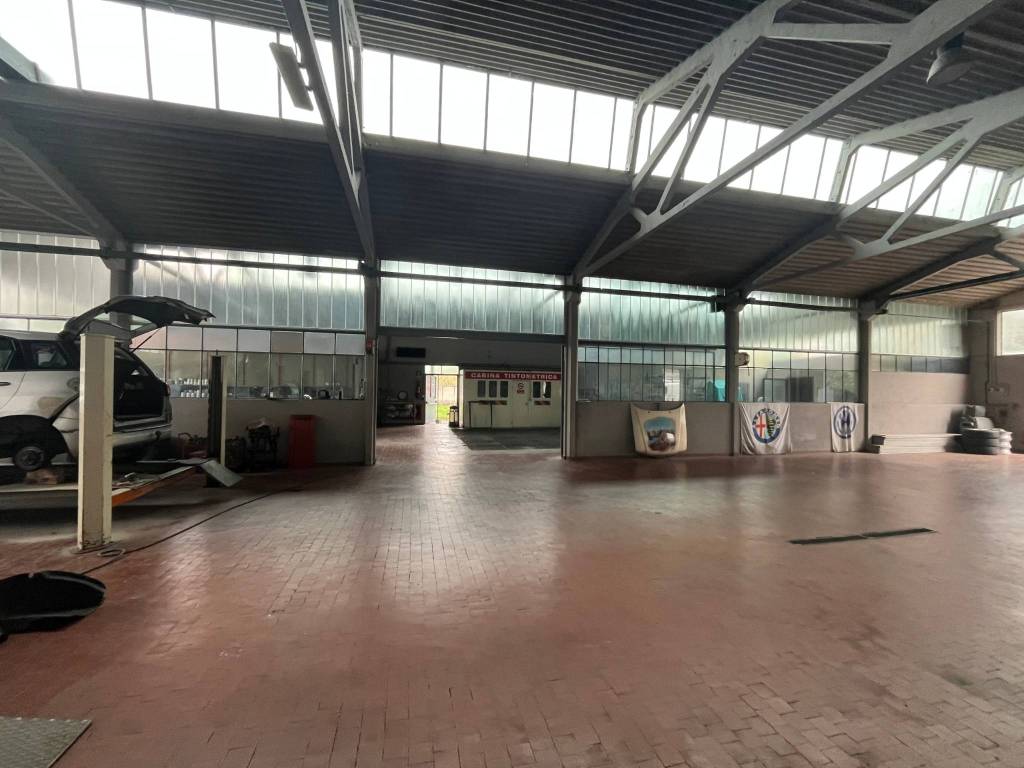 locale commerciale in vendita a Lodi in zona Città Bassa
