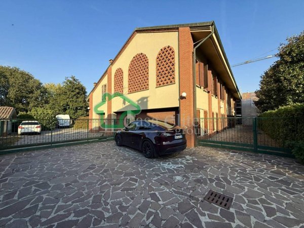 casa indipendente in vendita a Lodi in zona Città Bassa