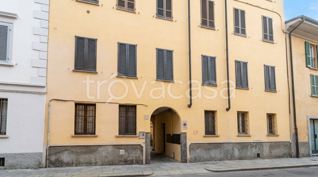 appartamento in vendita a Lodi in zona Via Defendente