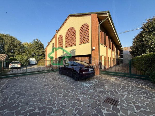 casa indipendente in vendita a Lodi in zona Città Bassa
