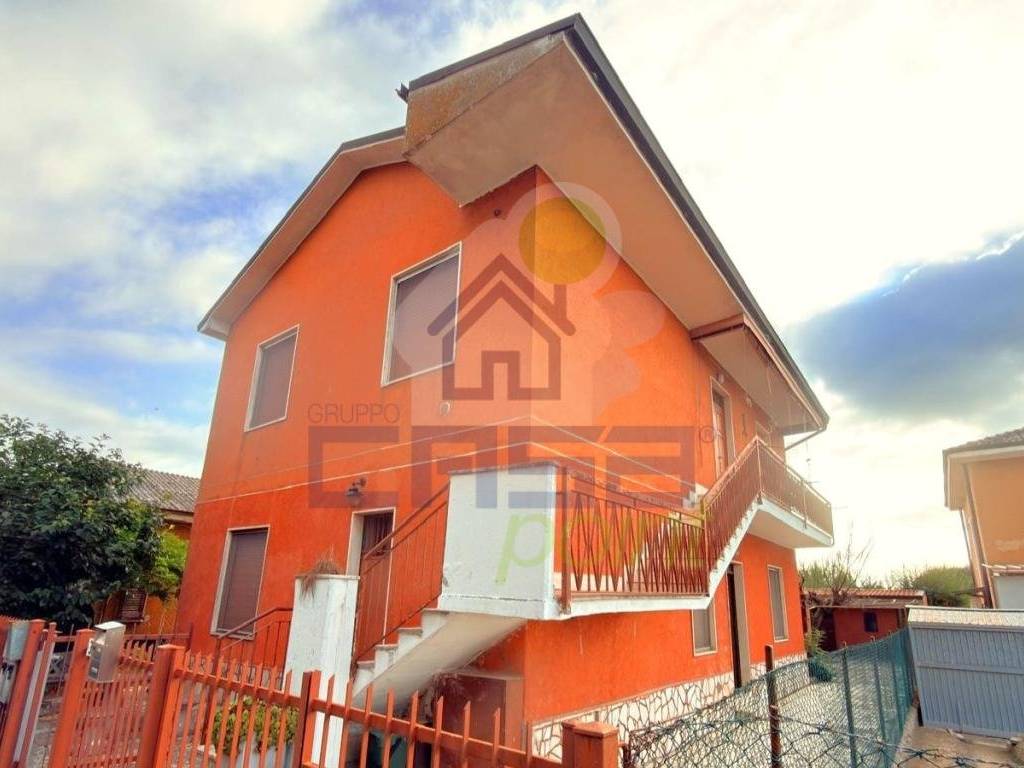 casa indipendente in vendita a Lodi in zona Mozzanica