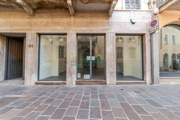 negozio in vendita a Lodi in zona Centro Storico