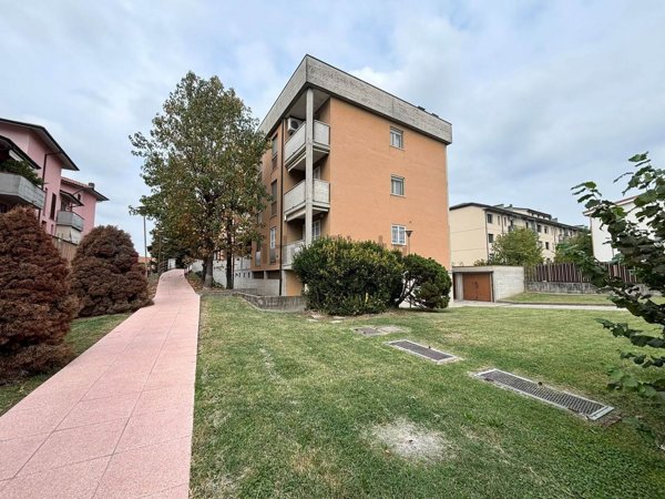 appartamento in vendita a Lodi in zona San Fereolo