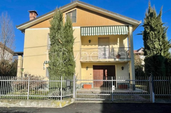 casa indipendente in vendita a Pasturana