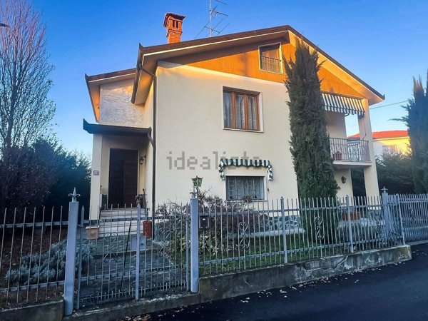 casa indipendente in vendita a Pasturana