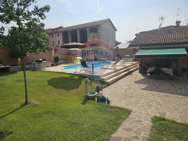 casa indipendente in vendita a Pasturana