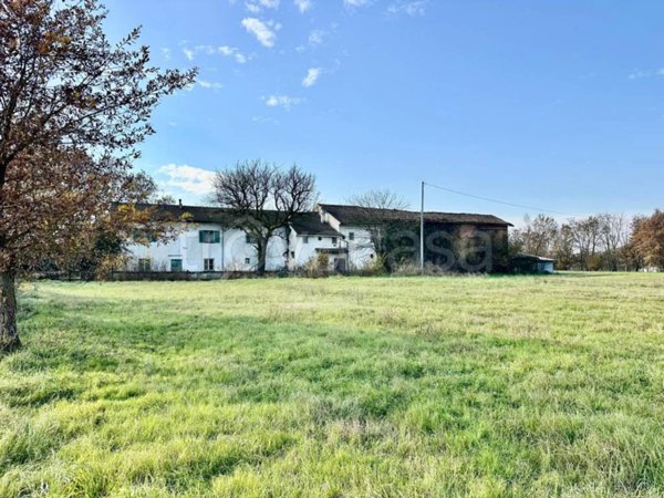 casa indipendente in vendita a Pasturana