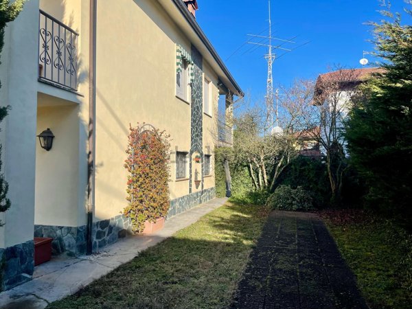 casa indipendente in vendita a Pasturana