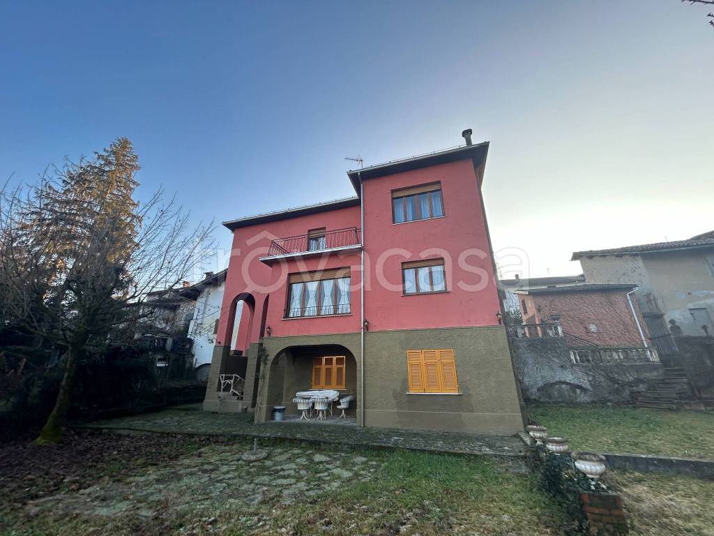 casa indipendente in vendita a Pasturana
