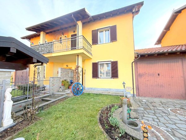 casa indipendente in vendita a Pasturana