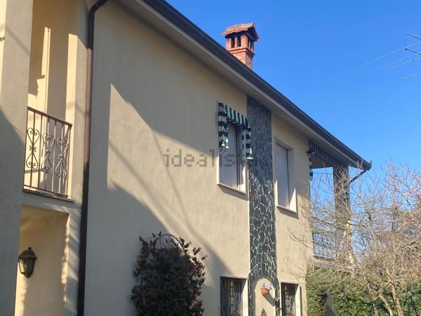 casa indipendente in vendita a Pasturana
