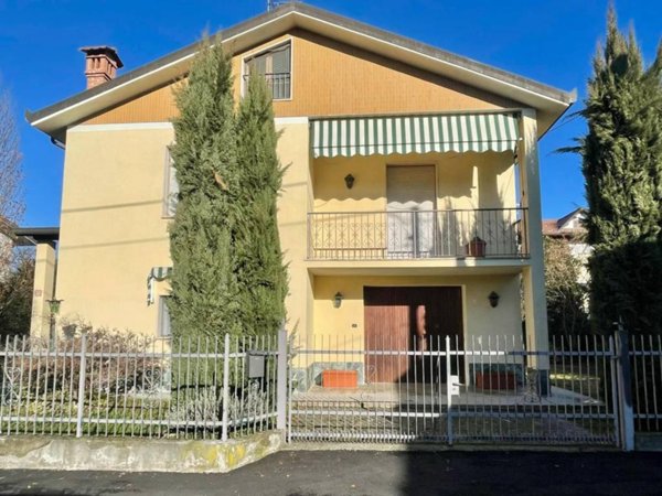 casa indipendente in vendita a Pasturana