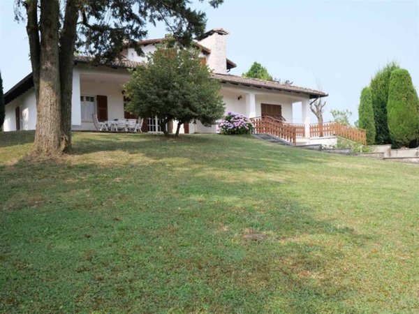 casa indipendente in vendita a Pasturana