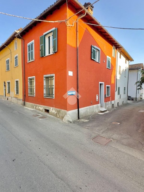 casa indipendente in vendita a Pasturana