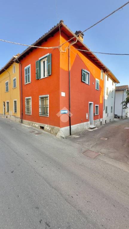 casa indipendente in vendita a Pasturana