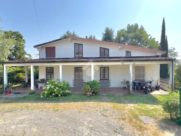 casa indipendente in vendita a Pasturana