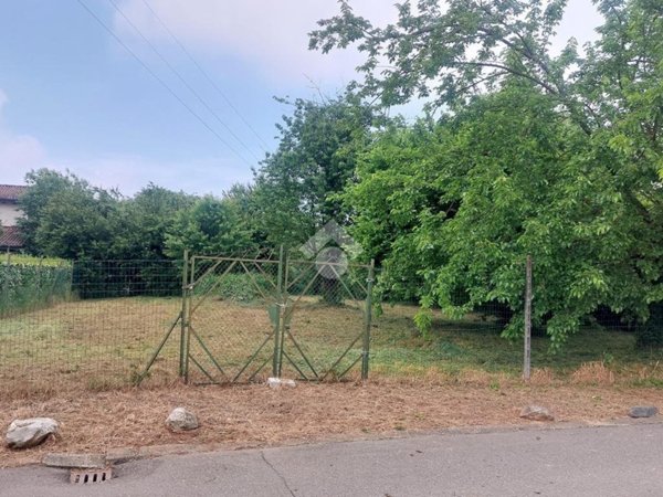 terreno edificabile in vendita a Pasturana