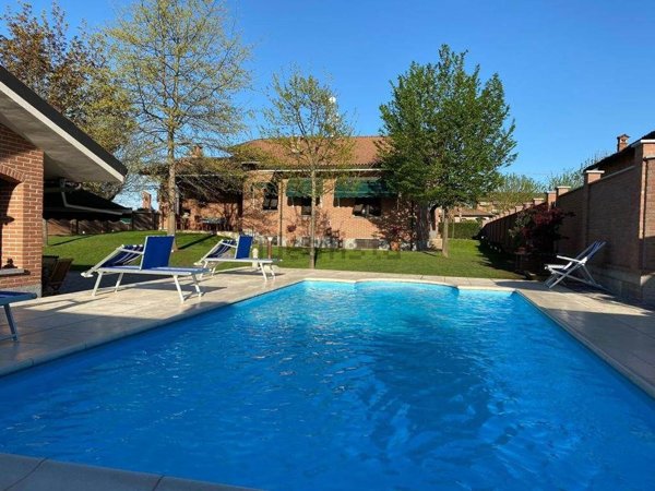 casa indipendente in vendita a Pasturana