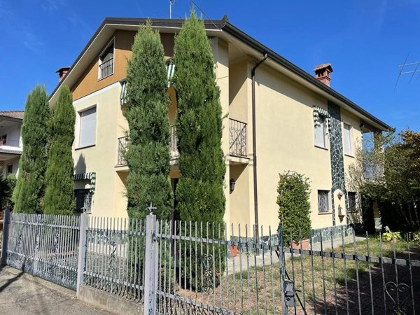 casa indipendente in vendita a Pasturana