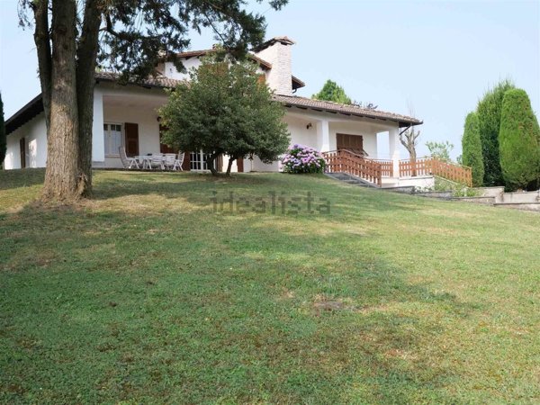 casa indipendente in vendita a Pasturana