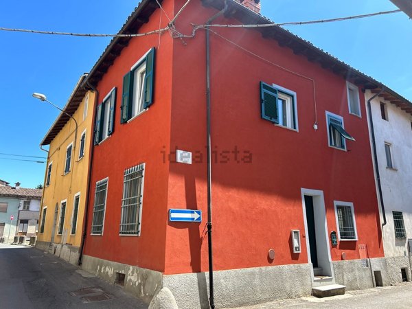casa indipendente in vendita a Pasturana