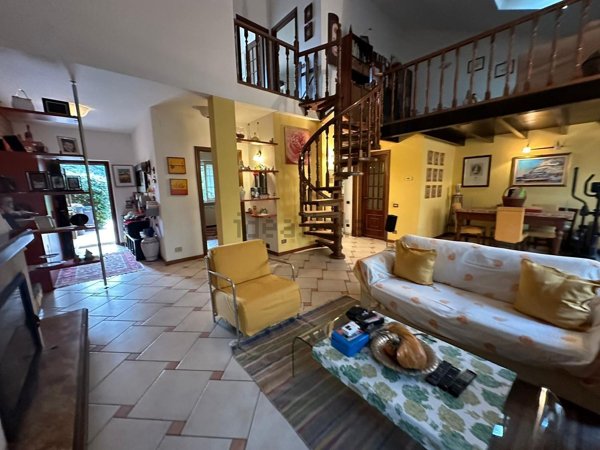 casa indipendente in vendita a Pasturana