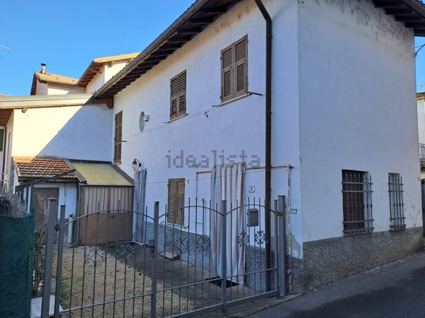 casa semindipendente in vendita a Pasturana