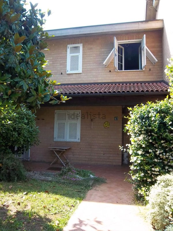 casa indipendente in vendita a Pasturana