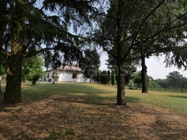casa indipendente in vendita a Pasturana